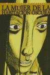 MUJER HABITACION OSCURA