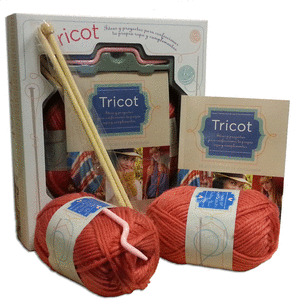 KIT TRICOT (LIBRO, AGUJAS Y OVILLOS)